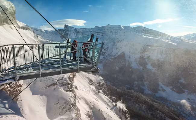 01_Aussichtsplattform_Gemmipass_Schweiz_Tourismus_Roland_Gerth_c3841c7e2e.avif